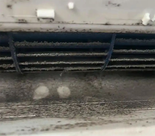 五原空调吹的风有股烧焦味是怎么回事